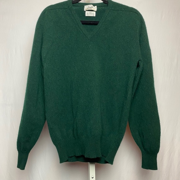 Vintage Menʻs Scottish Lambʻs Wool Forest Green V-Neck Pullover Sweater  Medium - Picture 2 of 7